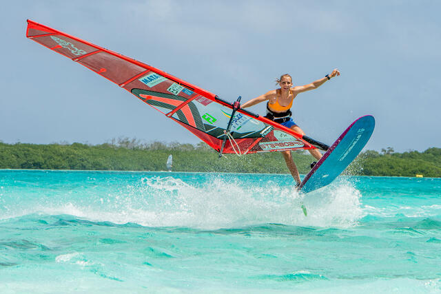 Se Oda surfe verdens lengste bølge